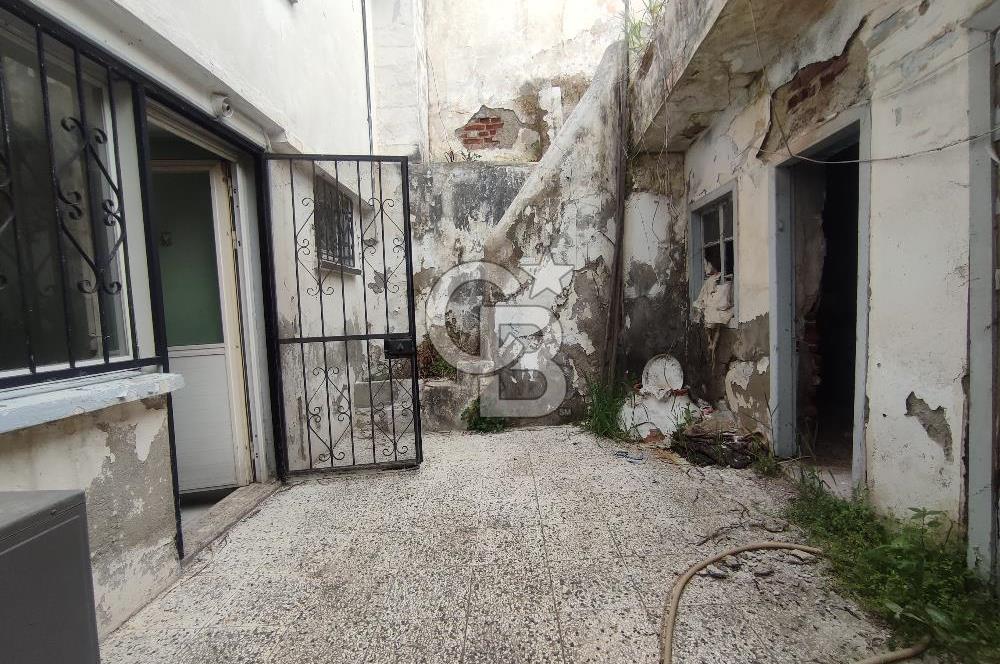 Ayvalık merkez Macaron'da satılık 5+1 müstakil ev 