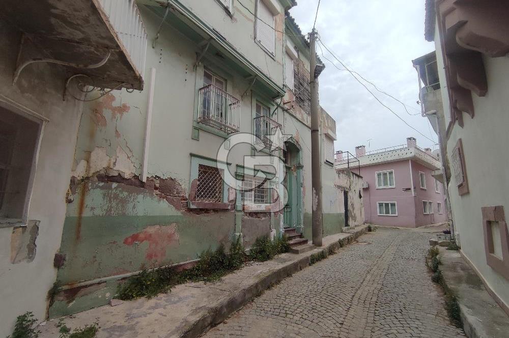 Ayvalık merkez Macaron'da satılık 5+1 müstakil ev 