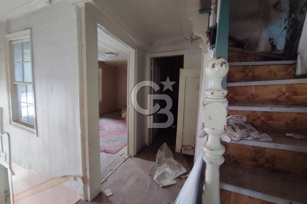 Ayvalık merkez Macaron'da satılık 5+1 müstakil ev 