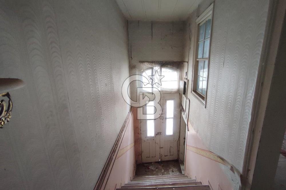 Ayvalık merkez Macaron'da satılık 5+1 müstakil ev 