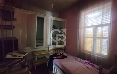 Ayvalık merkez Macaron'da satılık 5+1 müstakil ev 