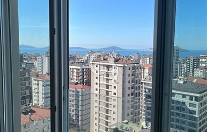 Erenköy Kazımkarabekirpaşa sokakta 3+1 boş, deniz gören havuzlu, otoparklı daire 