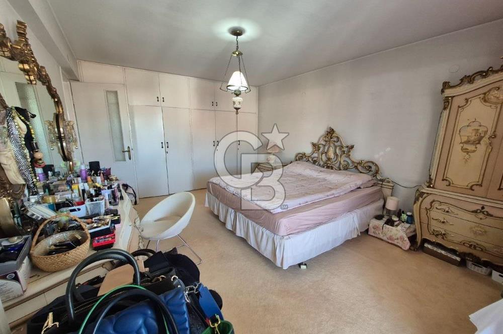 Karşıyaka Yalı Caddesi Satılık Deniz Manzaralı Daire