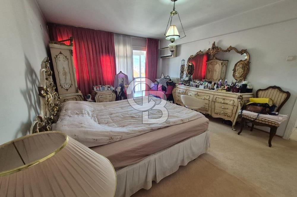 Karşıyaka Yalı Caddesi Satılık Deniz Manzaralı Daire