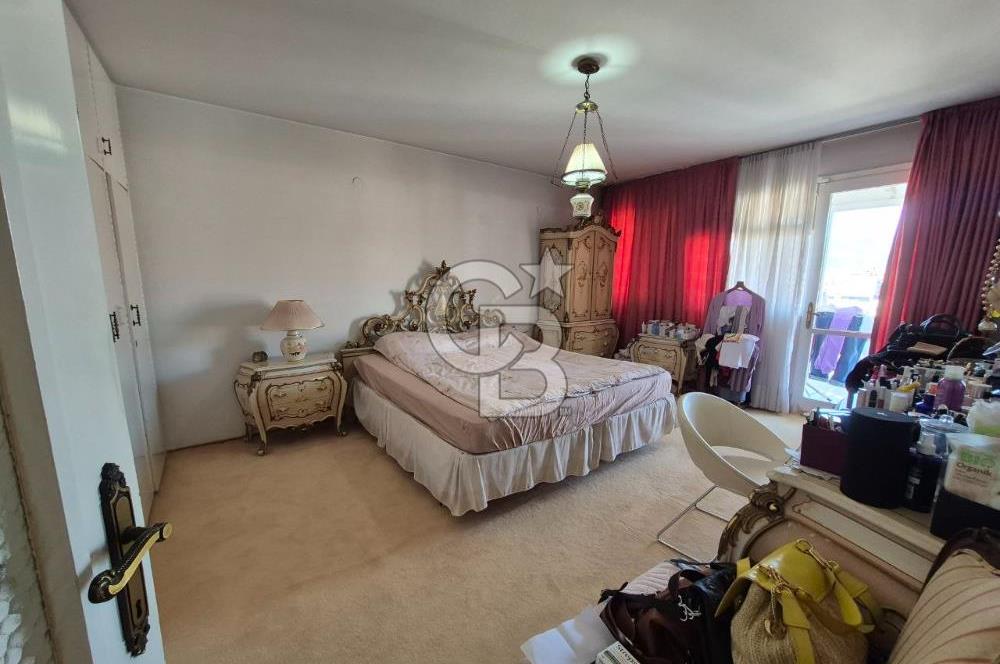 Karşıyaka Yalı Caddesi Satılık Deniz Manzaralı Daire