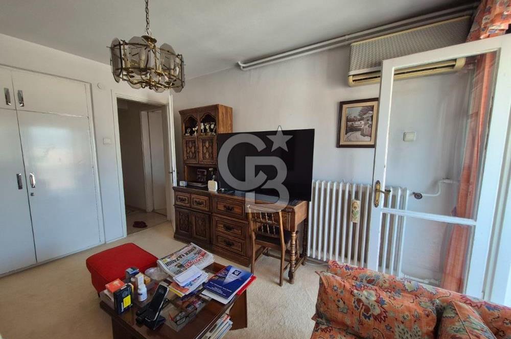 Karşıyaka Yalı Caddesi Satılık Deniz Manzaralı Daire