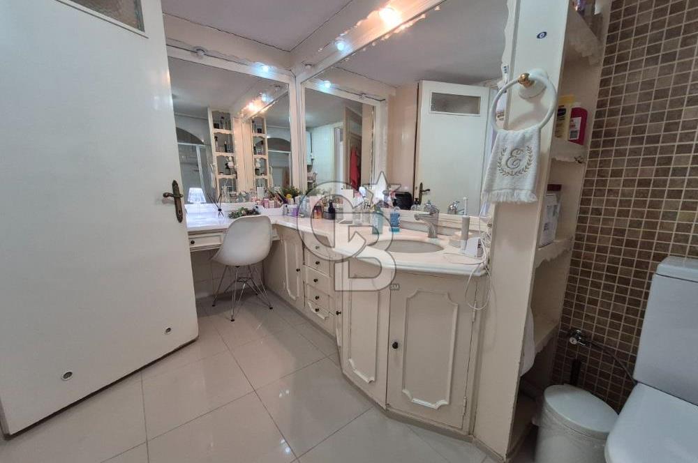 Karşıyaka Yalı Caddesi Satılık Deniz Manzaralı Daire