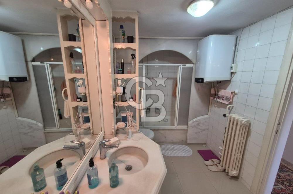 Karşıyaka Yalı Caddesi Satılık Deniz Manzaralı Daire