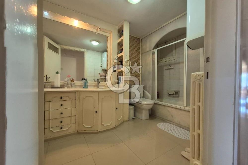 Karşıyaka Yalı Caddesi Satılık Deniz Manzaralı Daire