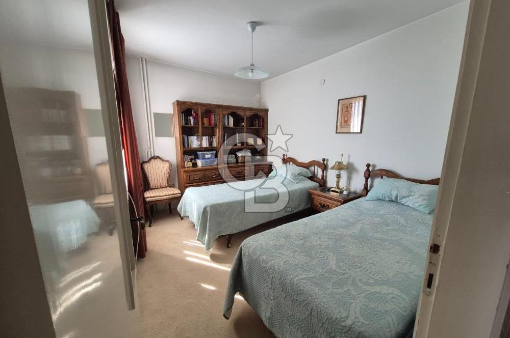 Karşıyaka Yalı Caddesi Satılık Deniz Manzaralı Daire