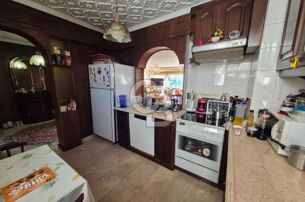 Karşıyaka Yalı Caddesi Satılık Deniz Manzaralı Daire