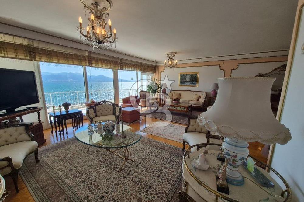 Karşıyaka Yalı Caddesi Satılık Deniz Manzaralı Daire