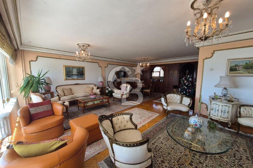 Karşıyaka Yalı Caddesi Satılık Deniz Manzaralı Daire