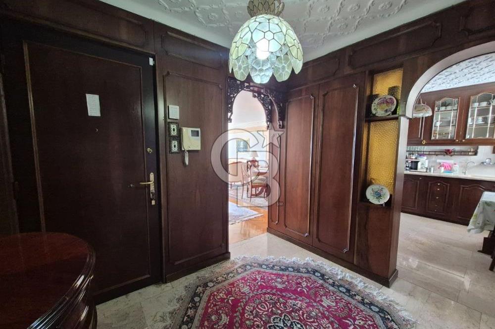 Karşıyaka Yalı Caddesi Satılık Deniz Manzaralı Daire