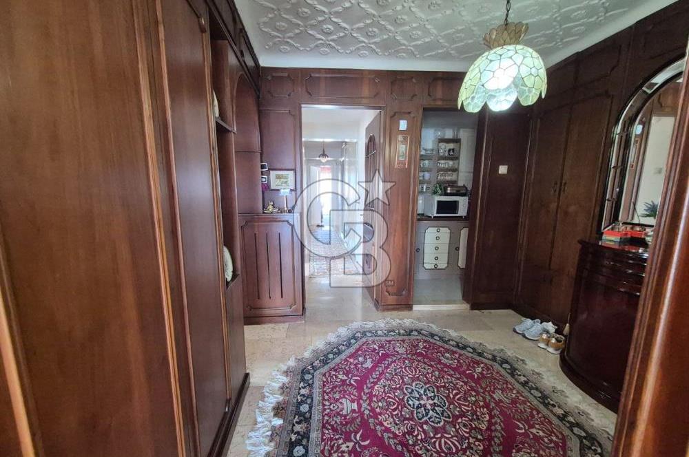 Karşıyaka Yalı Caddesi Satılık Deniz Manzaralı Daire