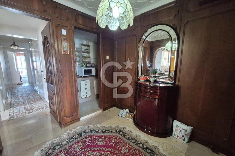 Karşıyaka Yalı Caddesi Satılık Deniz Manzaralı Daire