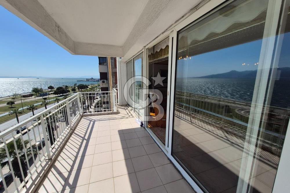 Karşıyaka Yalı Caddesi Satılık Deniz Manzaralı Daire