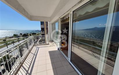 Karşıyaka Yalı Caddesi Satılık Deniz Manzaralı Daire