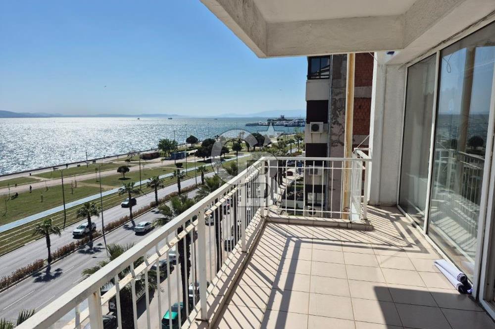 Karşıyaka Yalı Caddesi Satılık Deniz Manzaralı Daire