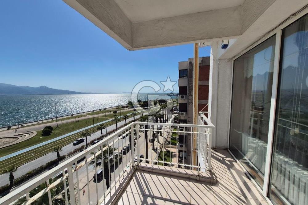 Karşıyaka Yalı Caddesi Satılık Deniz Manzaralı Daire
