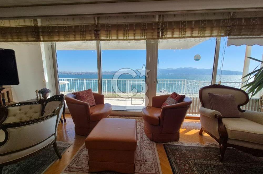 Karşıyaka Yalı Caddesi Satılık Deniz Manzaralı Daire
