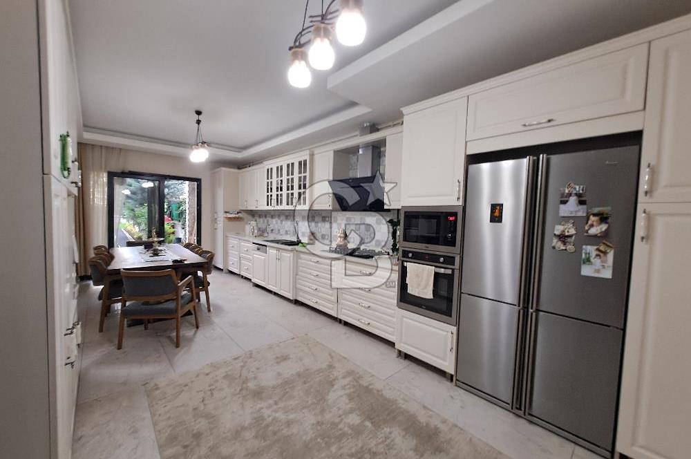 BAĞLICADA SATILIK 6+2 KIŞ BAHÇELİ LÜKS VİLLA