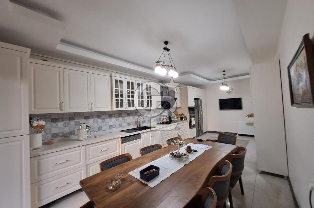 BAĞLICADA SATILIK 6+2 KIŞ BAHÇELİ LÜKS VİLLA