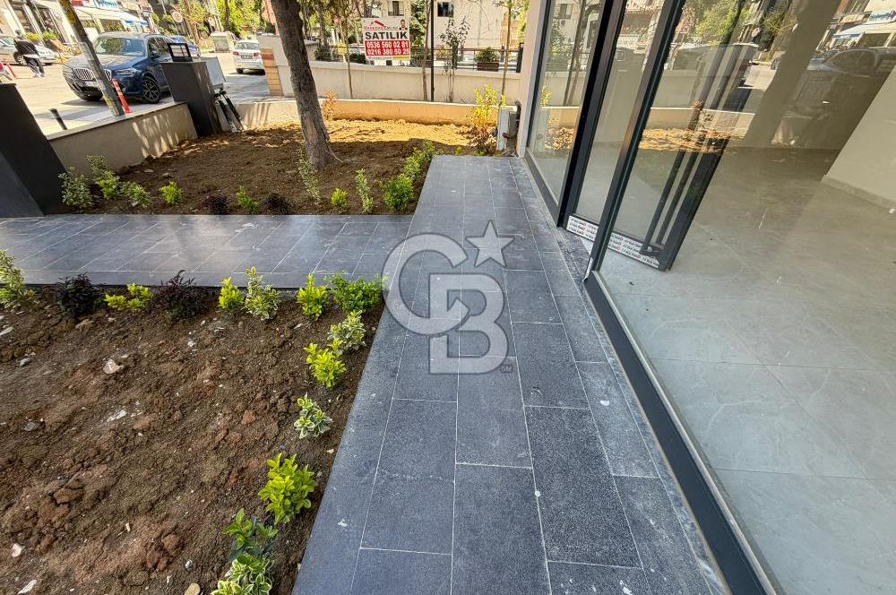 Kozyatağı Merkezde Kiralık Boş Mağaza ve Dükkan