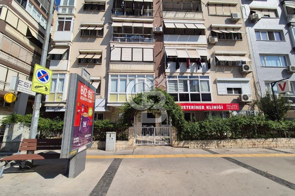 Karşıyaka Bahriye Üçok Bulvarı'nda Geniş 2+1 Kiralık Daire