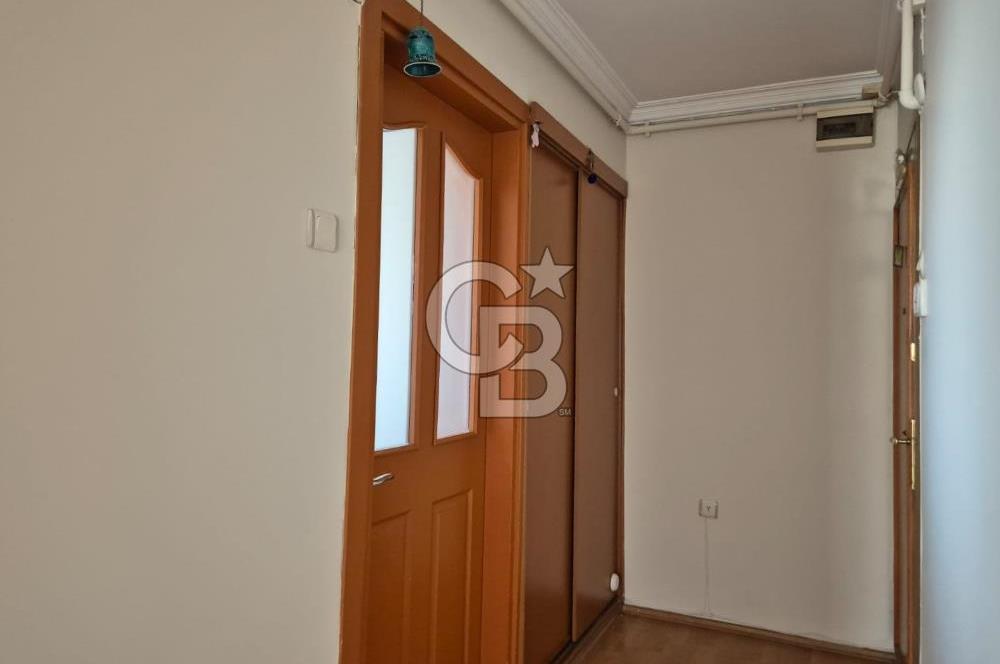 Karşıyaka Bahriye Üçok Bulvarı'nda Geniş 2+1 Kiralık Daire