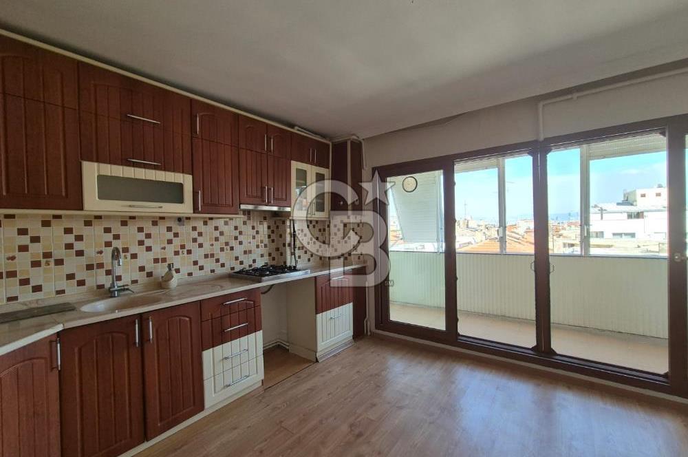 Karşıyaka Bahriye Üçok Bulvarı'nda Geniş 2+1 Kiralık Daire