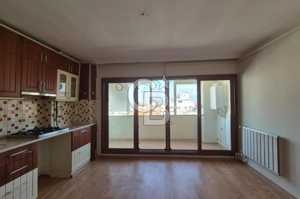 Karşıyaka Bahriye Üçok Bulvarı'nda Geniş 2+1 Kiralık Daire