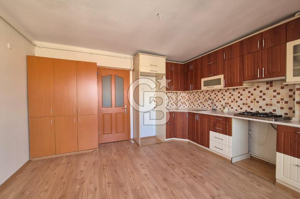 Karşıyaka Bahriye Üçok Bulvarı'nda Geniş 2+1 Kiralık Daire