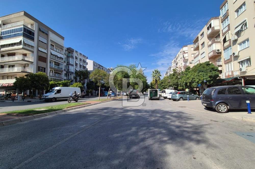 Karşıyaka Bahriye Üçok Bulvarı'nda Geniş 2+1 Kiralık Daire