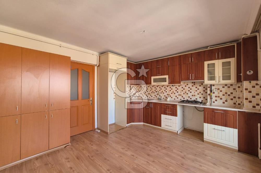 Karşıyaka Bahriye Üçok Bulvarı'nda Geniş 2+1 Kiralık Daire