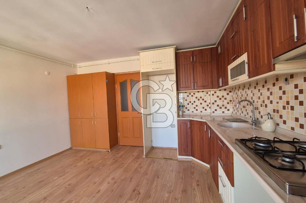 Karşıyaka Bahriye Üçok Bulvarı'nda Geniş 2+1 Kiralık Daire