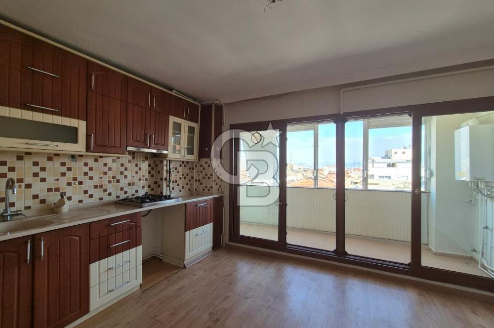 Karşıyaka Bahriye Üçok Bulvarı'nda Geniş 2+1 Kiralık Daire
