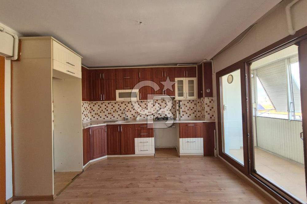 Karşıyaka Bahriye Üçok Bulvarı'nda Geniş 2+1 Kiralık Daire