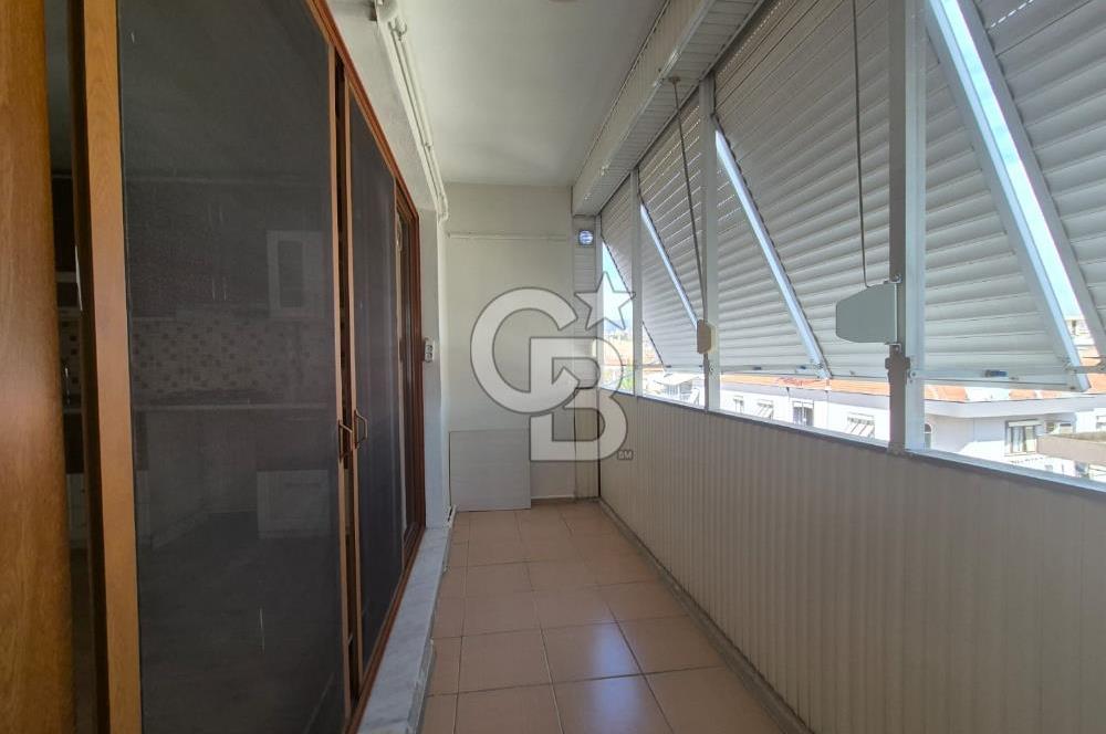 Karşıyaka Bahriye Üçok Bulvarı'nda Geniş 2+1 Kiralık Daire