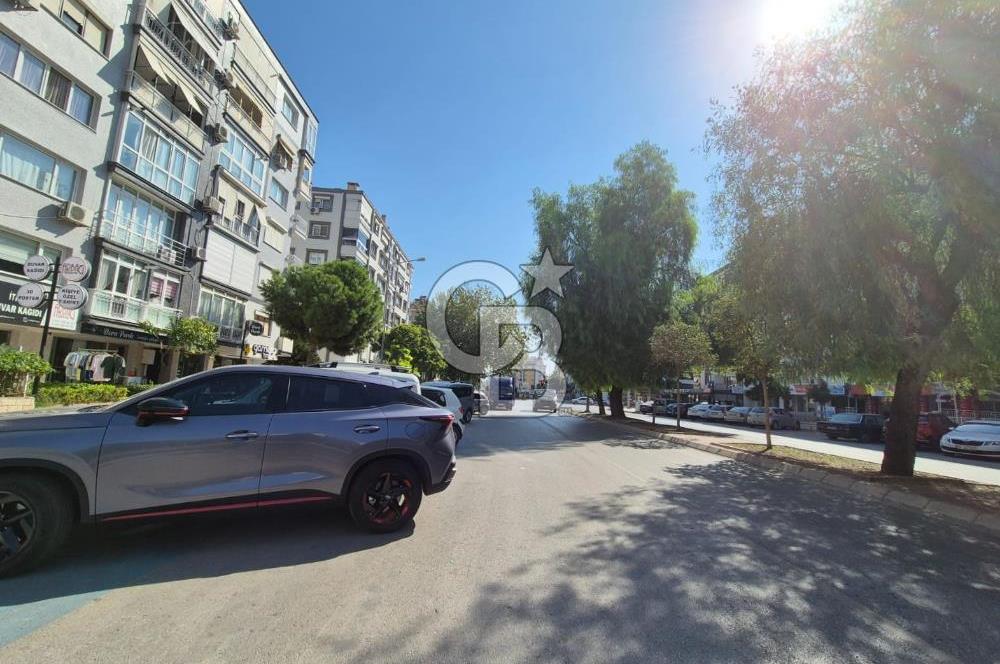 Karşıyaka Bahriye Üçok Bulvarı'nda Geniş 2+1 Kiralık Daire