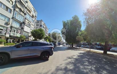 Karşıyaka Bahriye Üçok Bulvarı'nda Geniş 2+1 Kiralık Daire