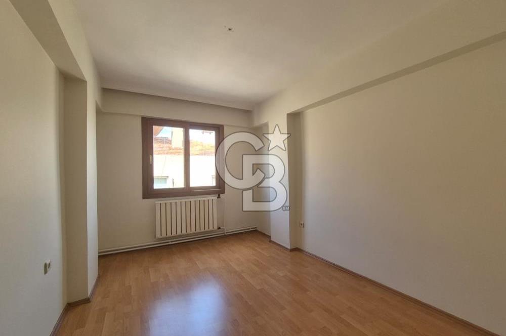 Karşıyaka Bahriye Üçok Bulvarı'nda Geniş 2+1 Kiralık Daire