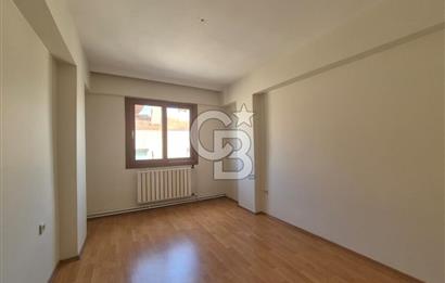 Karşıyaka Bahriye Üçok Bulvarı'nda Geniş 2+1 Kiralık Daire