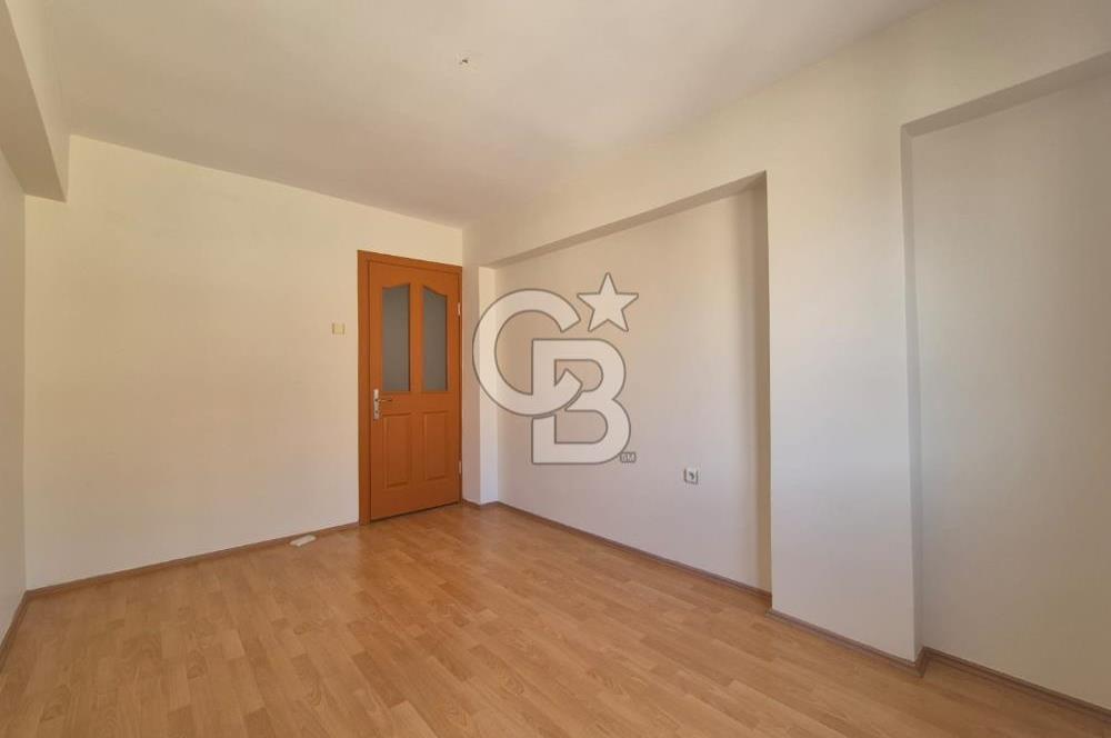 Karşıyaka Bahriye Üçok Bulvarı'nda Geniş 2+1 Kiralık Daire