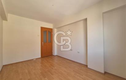 Karşıyaka Bahriye Üçok Bulvarı'nda Geniş 2+1 Kiralık Daire