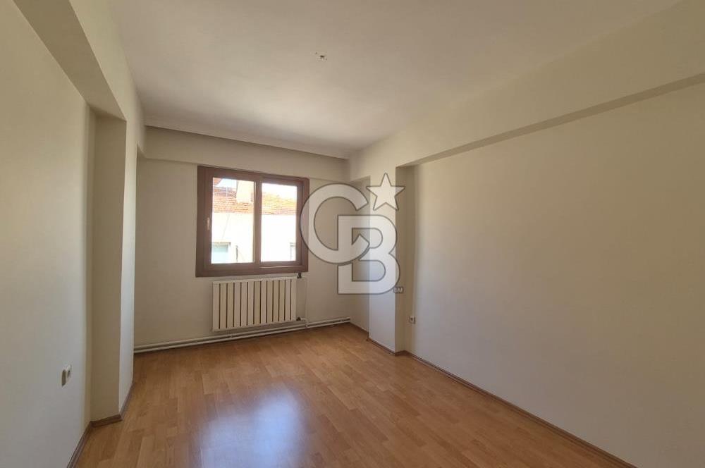 Karşıyaka Bahriye Üçok Bulvarı'nda Geniş 2+1 Kiralık Daire