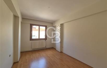 Karşıyaka Bahriye Üçok Bulvarı'nda Geniş 2+1 Kiralık Daire