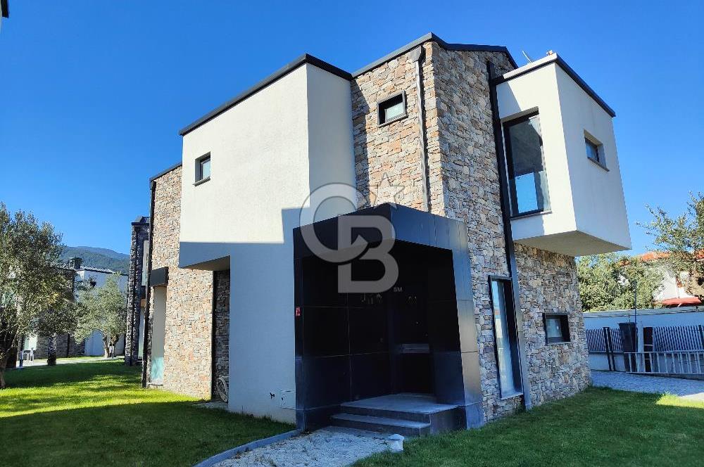 Edremit Güre'de Havuzlu Sitede Satılık Lüks 3+1 Villa