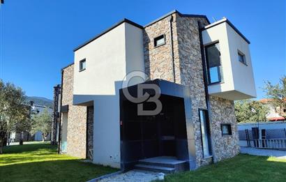 Edremit Güre'de Havuzlu Sitede Satılık Lüks 3+1 Villa