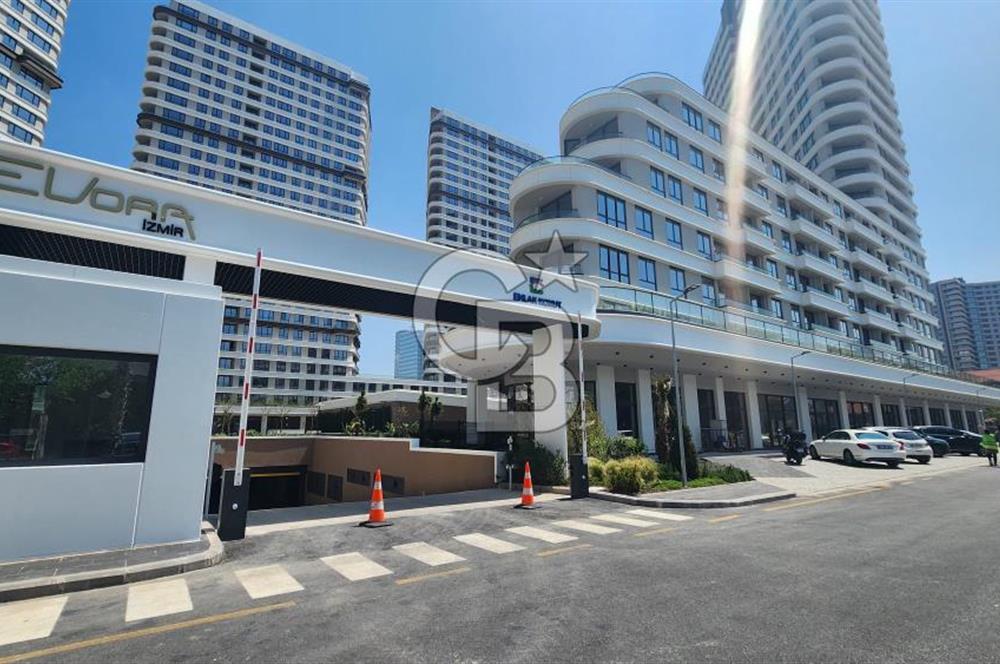 AYLİN BERENT'TEN EVORA İZMİR'DE DENİZ MANZARALI SATILIK DAİRE